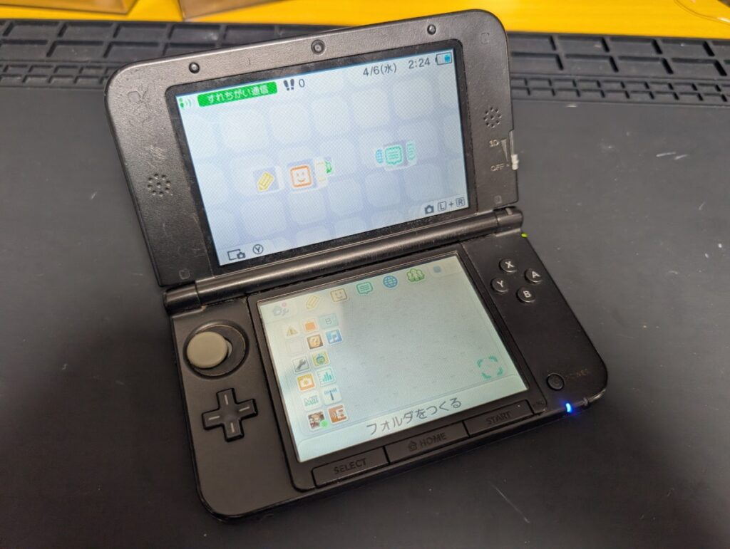 スライドパッドが誤作動を起こす3DSLL本体の写真