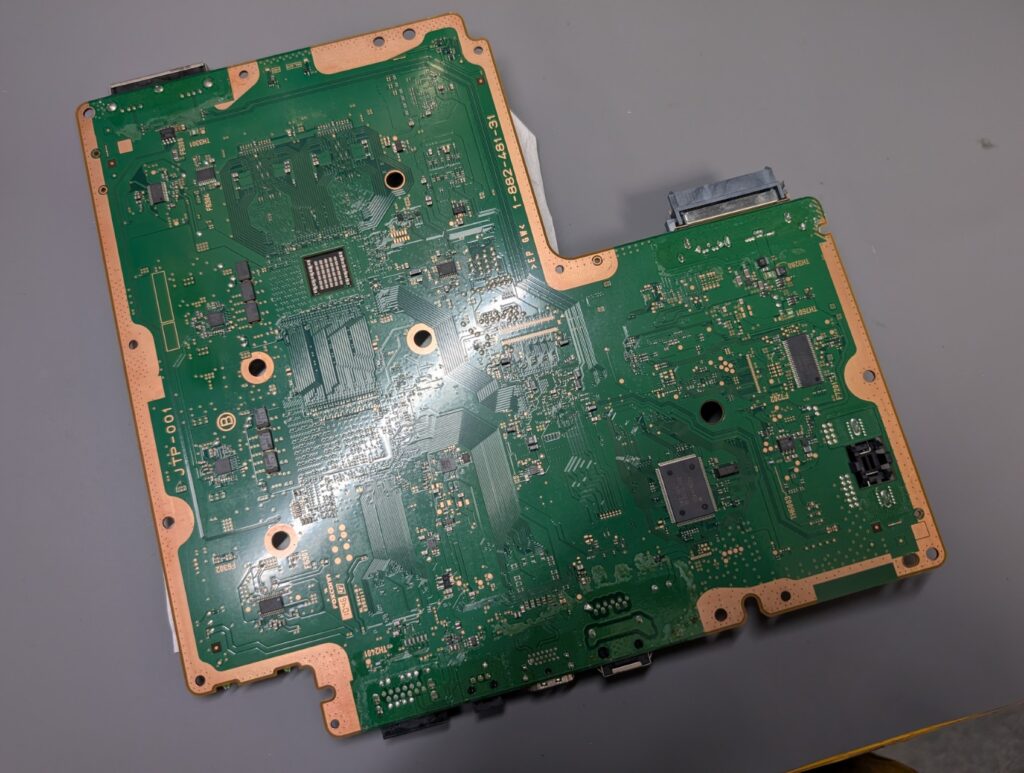 スタンバイランプが点灯しないCECH-2500Bの基板修理時の写真