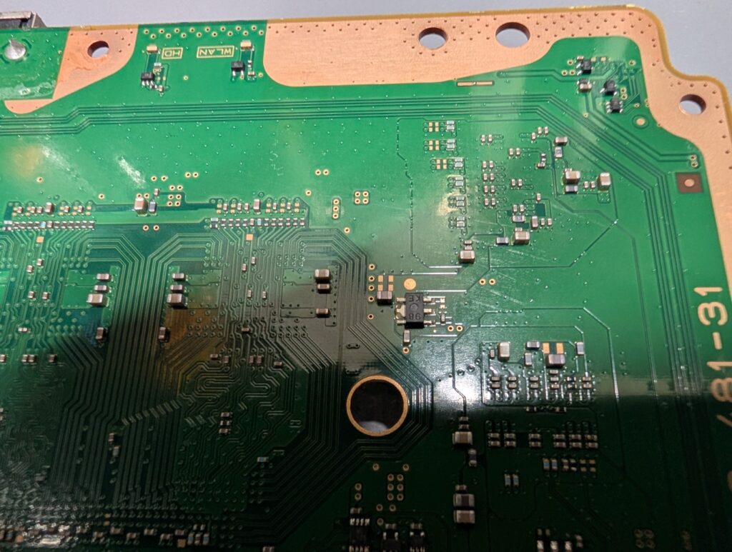 スタンバイランプが点灯しないCECH-2500Bの基板修理時の写真