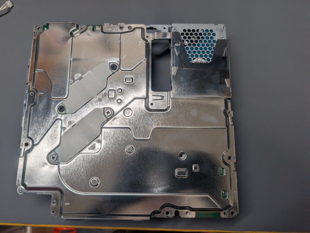 スタンバイランプが点灯しないCECH-2500Bの基板修理後の動作確認時の写真