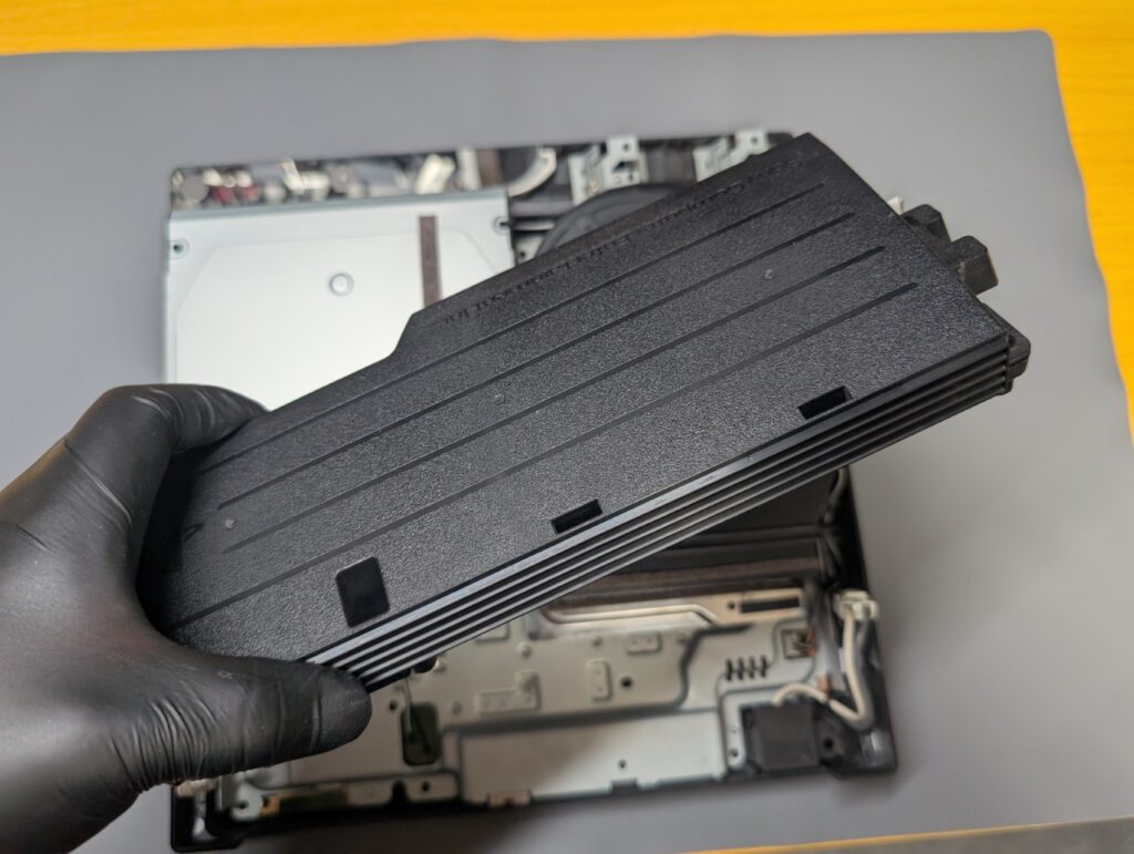 スタンバイランプが点灯しないCECH-2500Bの電源ユニットの写真