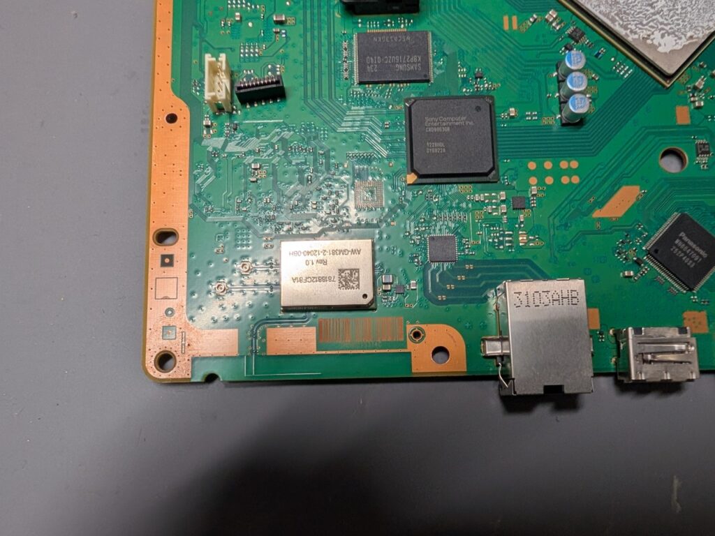 アップデートに失敗するCECH-4000Bの修理時の写真