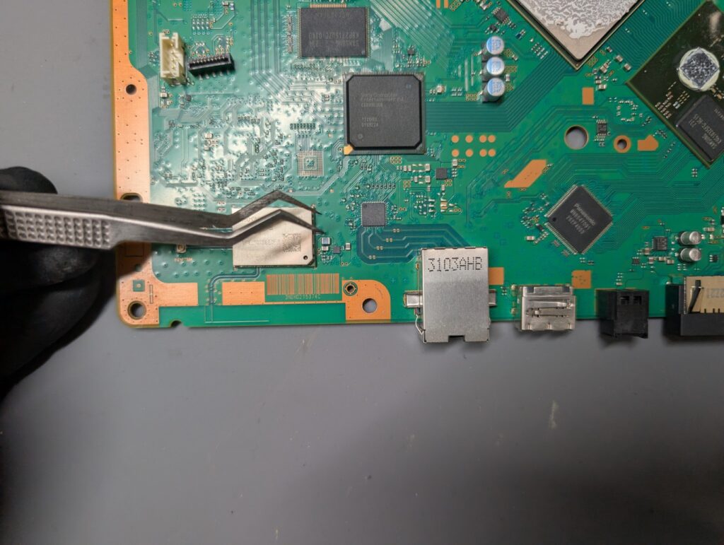 アップデートに失敗するCECH-4000Bの修理時の写真