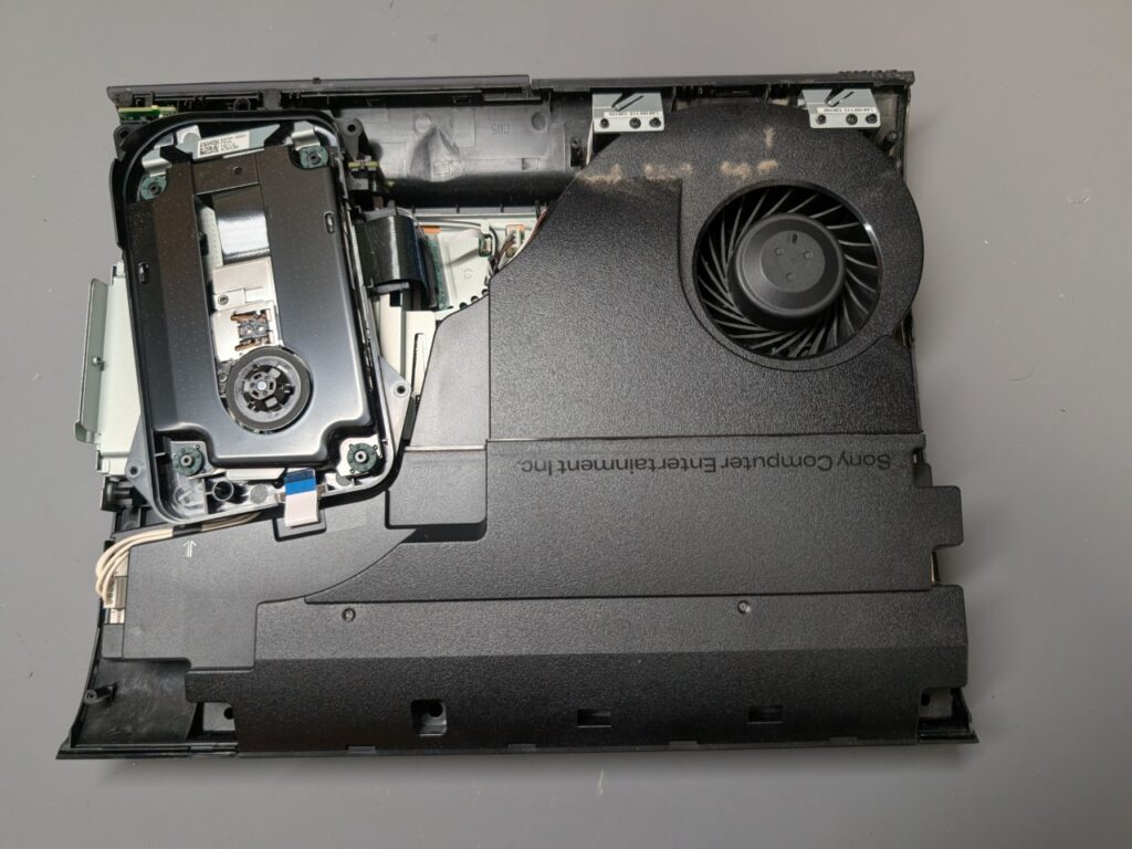 アップデートに失敗するCECH-4000Bの内部の写真