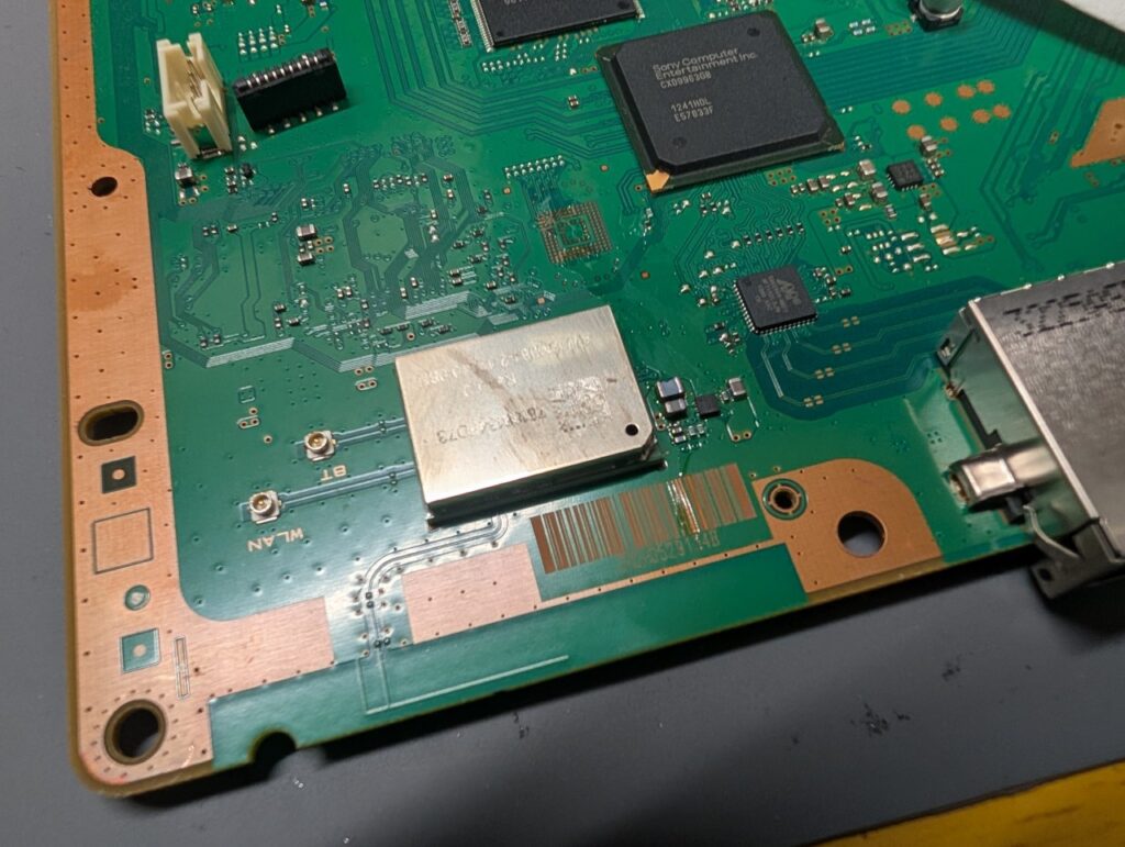 CECH-4000BのWi-Fi/Bluetoothモジュールの写真