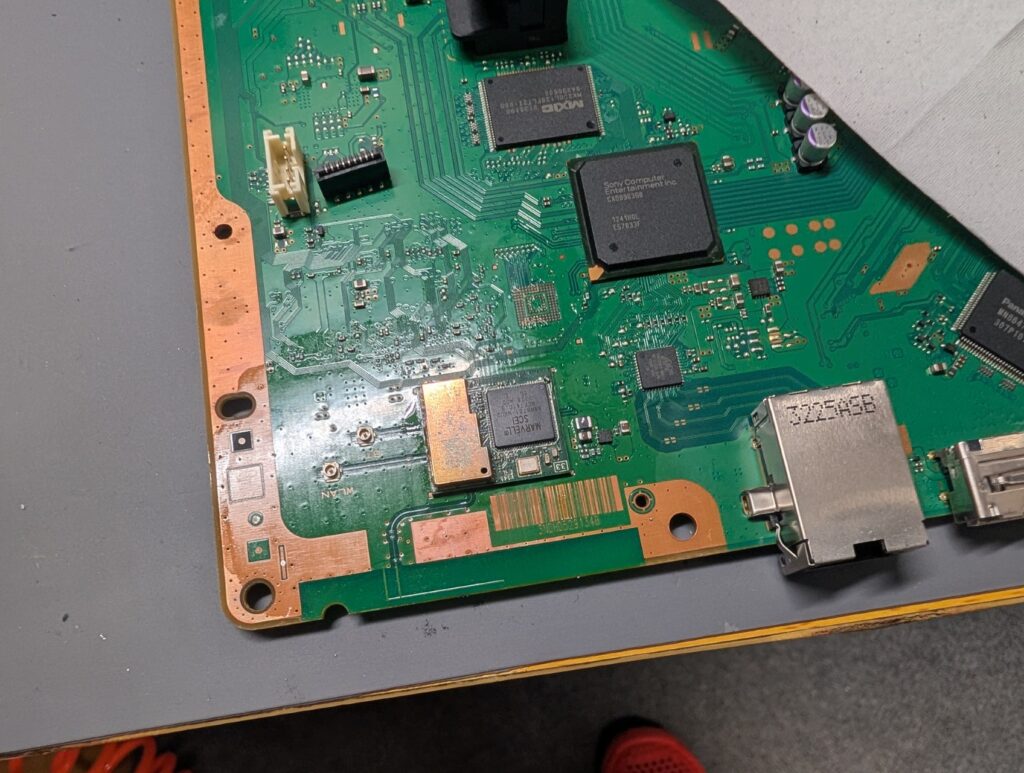 CECH-4000BのWi-Fi/Bluetoothモジュールを交換後の写真