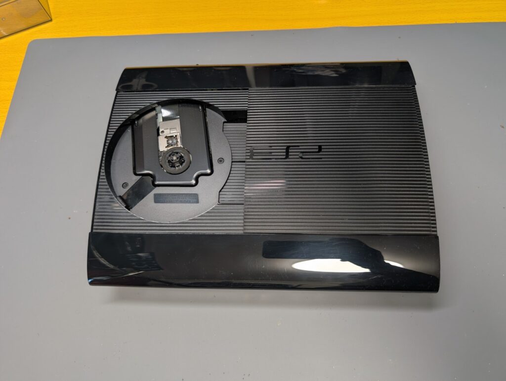 CECH-4000B本体の写真