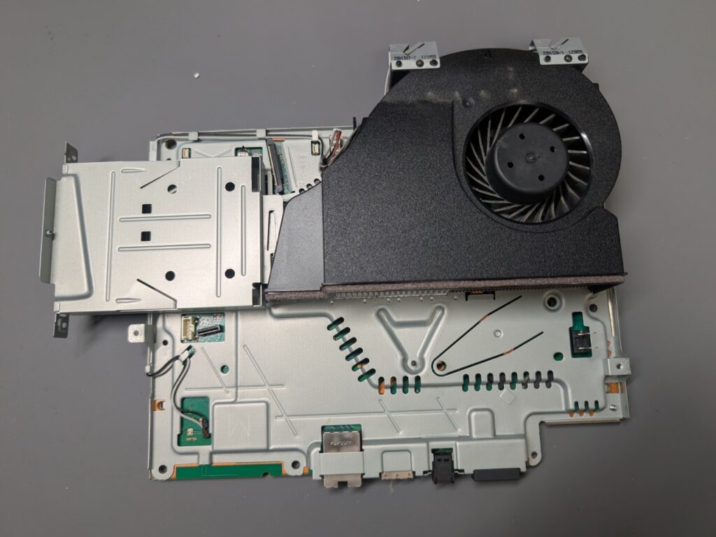 CECH-4000Cの基板取り出し時の写真