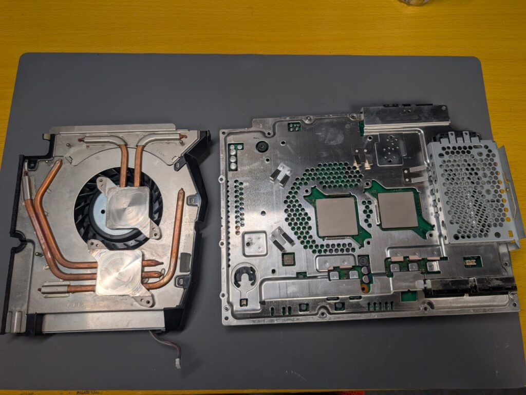 CECHA00の基板修理後の組み立て時の写真