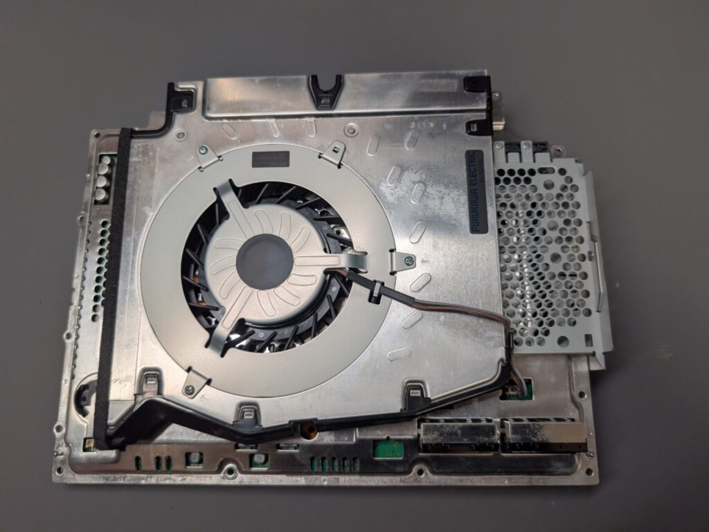 CECHA00の基板修理後の組み立て時の写真