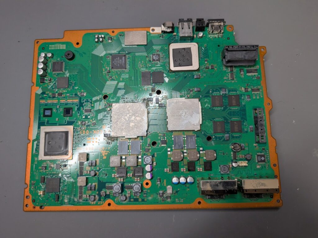 ゲームプレイ中に電源が落ちてしまうCECHA00のメイン基板の写真