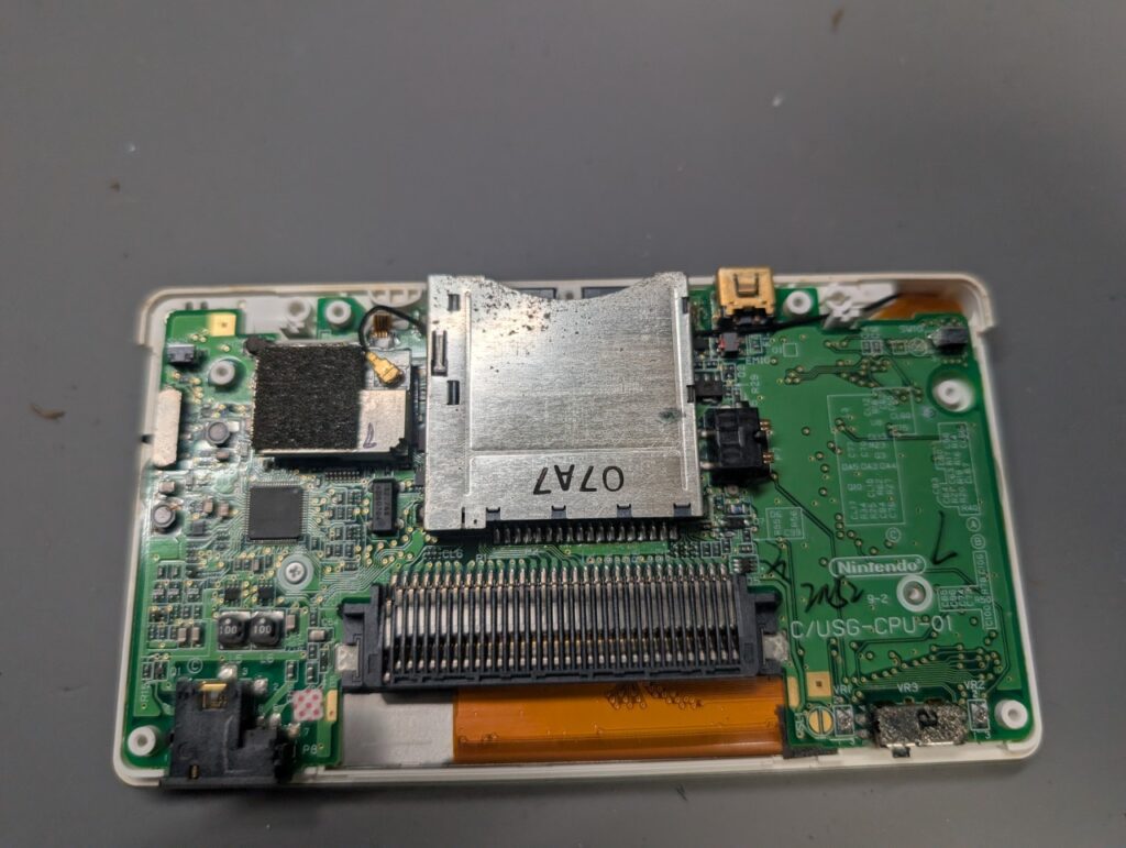 DS Liteのメイン基板の写真