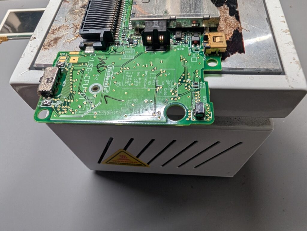 DS LiteのLボタン取外し時の写真