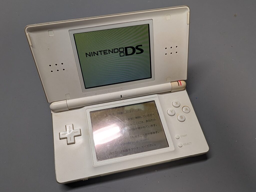 ボタンが反応しないDS Liteの写真