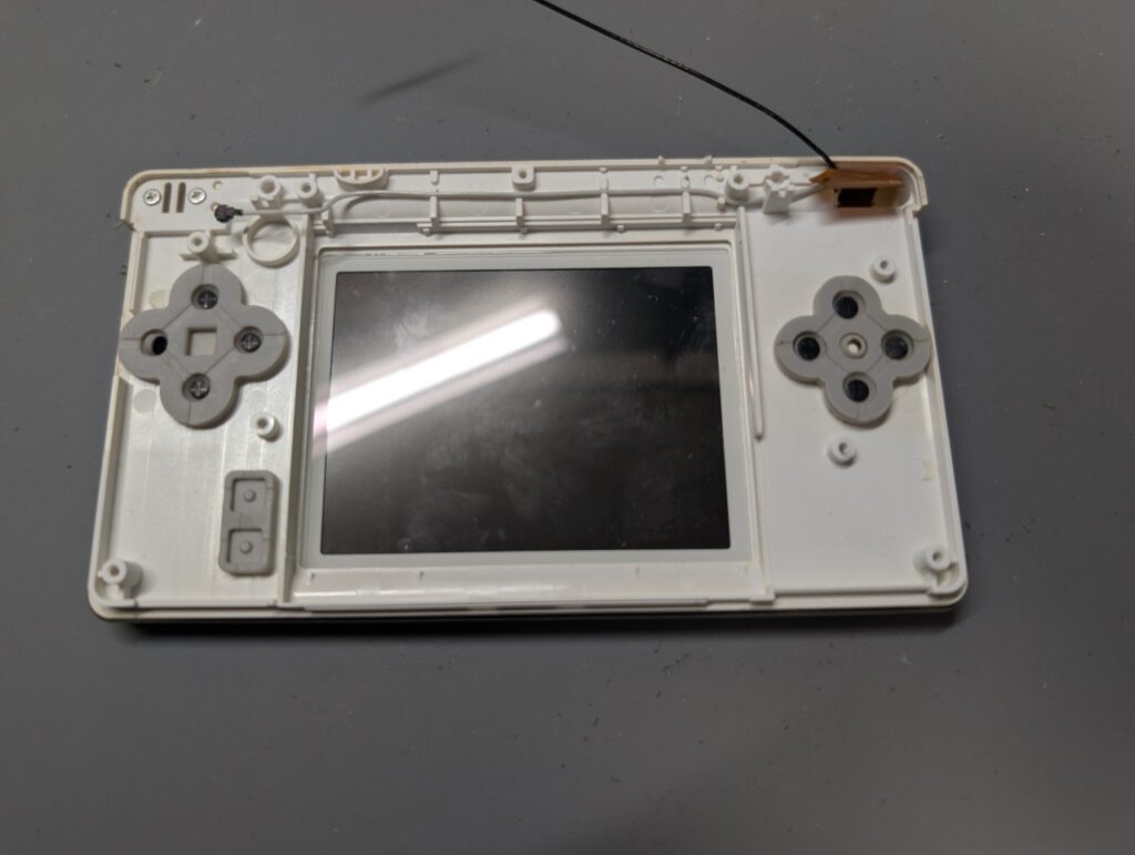 DS Liteのボタンラバー交換時の写真