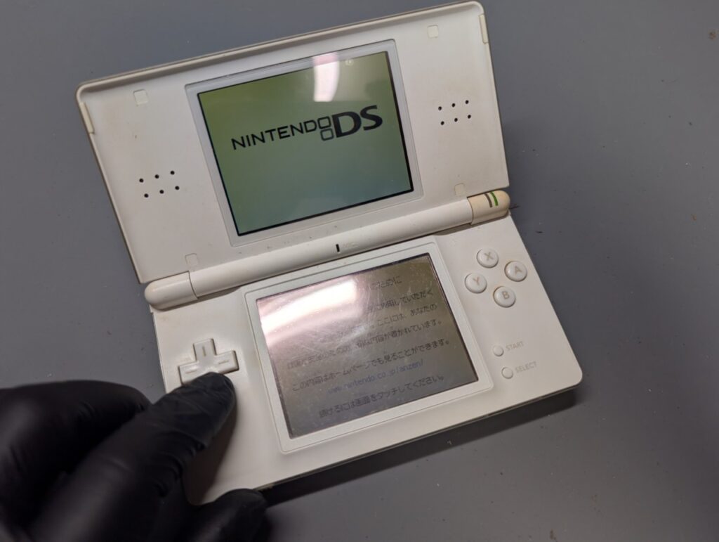 DS Liteのボタン修理後の動作確認時の写真