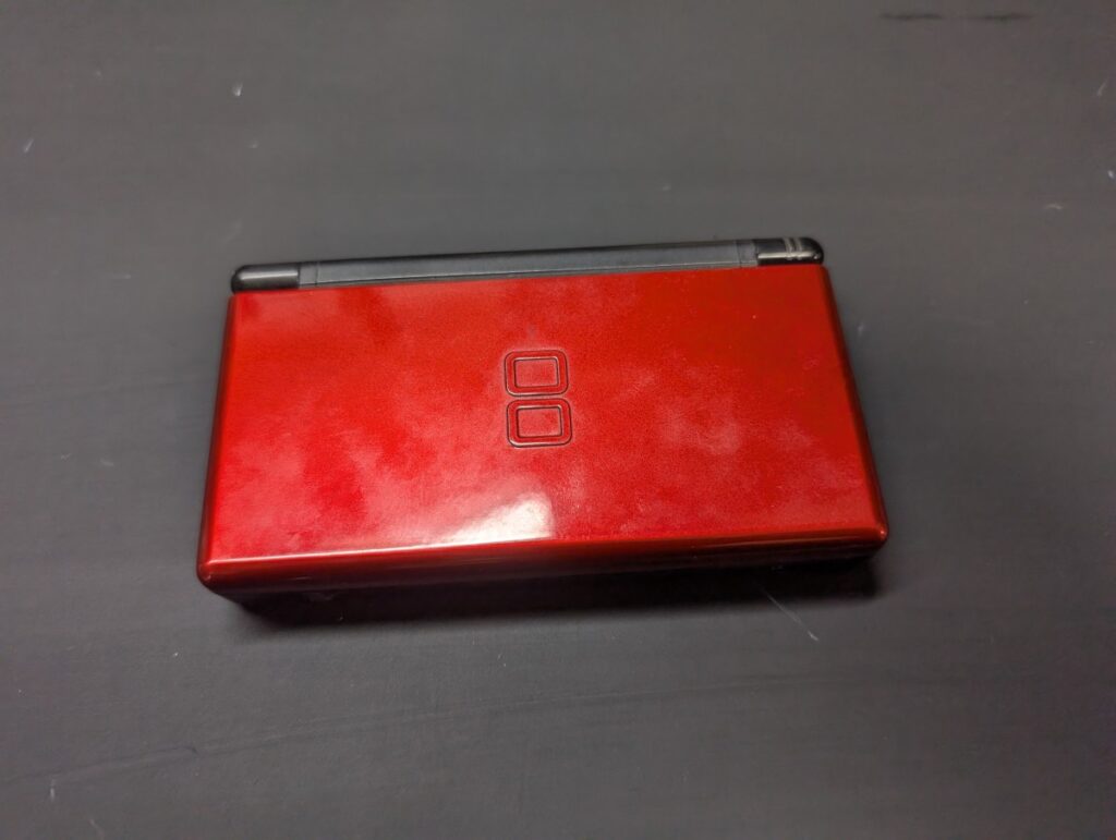 ボタンが誤作動を起こすDS Liteの写真