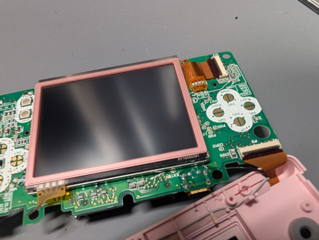 DS Liteの下画面と基板を接続している時の写真