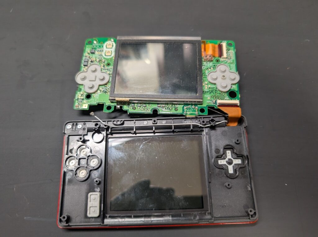 DS Liteのボタン部分の点検時の写真