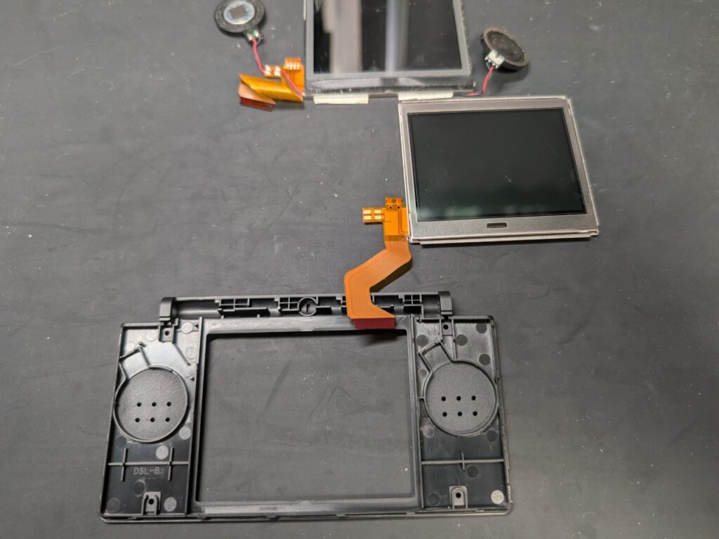 DS Liteの上画面交換時の写真