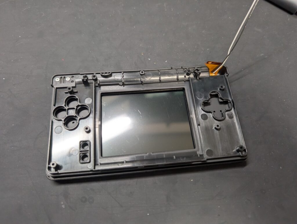 DS Liteの下側フェイスプレートの交換後の写真