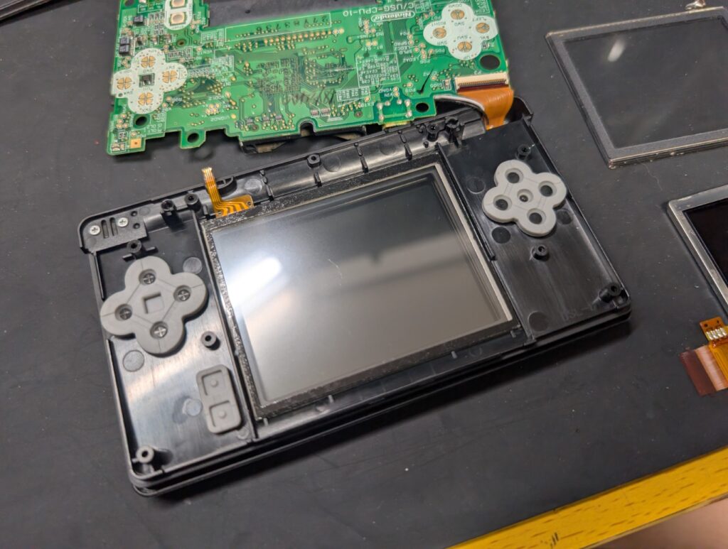 DS Liteのタッチパネル交換時の写真