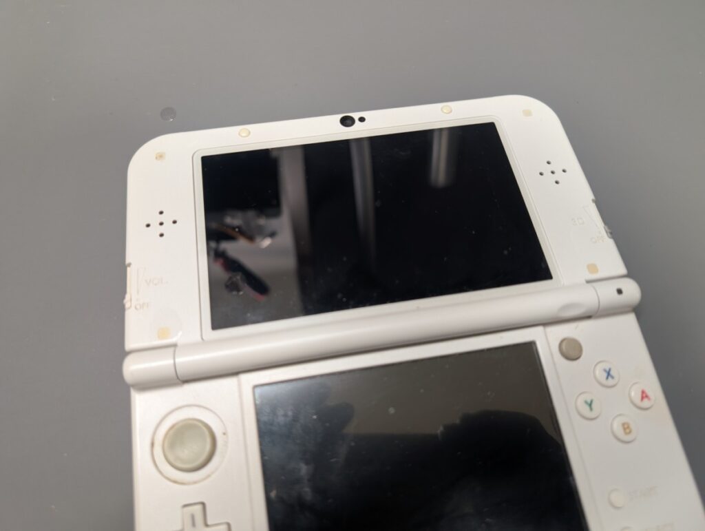 NEW3DSLLの上カバー取り外し時の写真