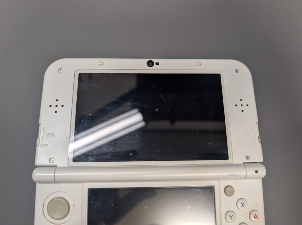 NEW3DSLLの上カバー取り外し時の写真