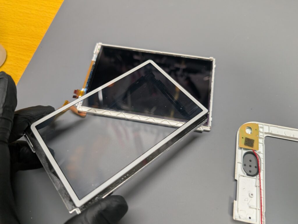 NEW3DSLLの上画面交換時の写真