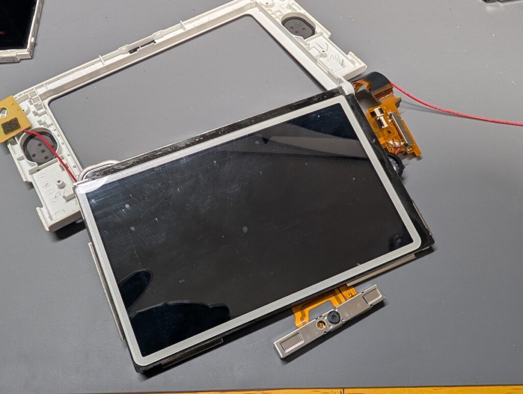 NEW3DSLLの上画面交換時の写真