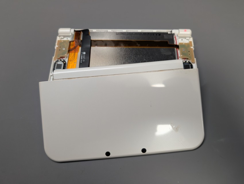 NEW3DSLLの上カバー取り外し時の写真