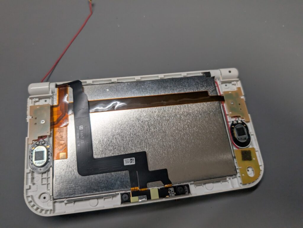 NEW3DSLLの上下の組み立て時の写真