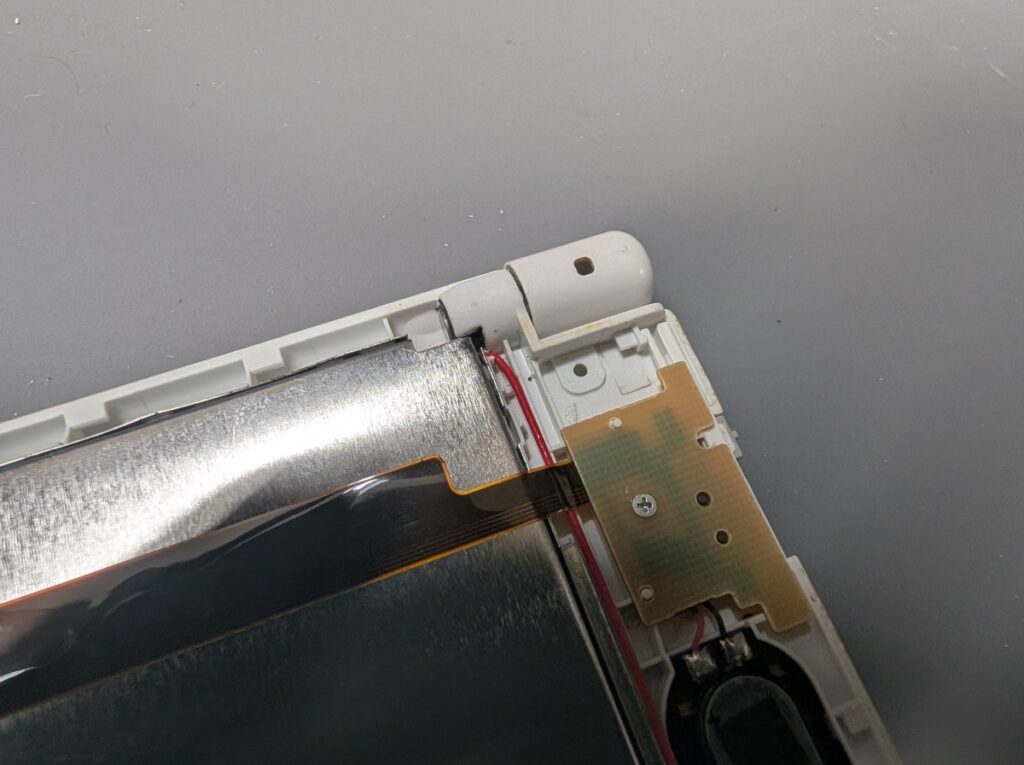 NEW3DSLLの上下の組み立て時の写真