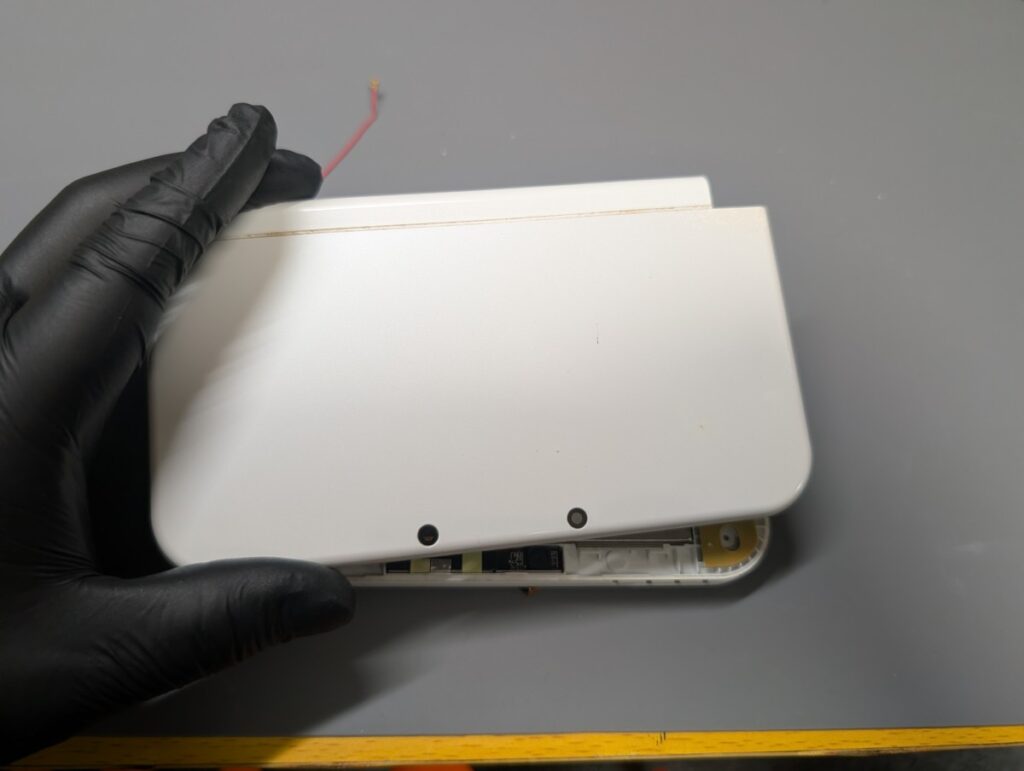 NEW3DSLLの上下の組み立て時の写真