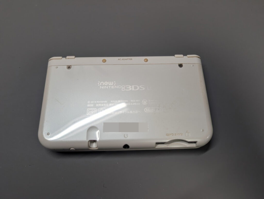 NEW3DSLLの裏側カバー取り外し時の写真