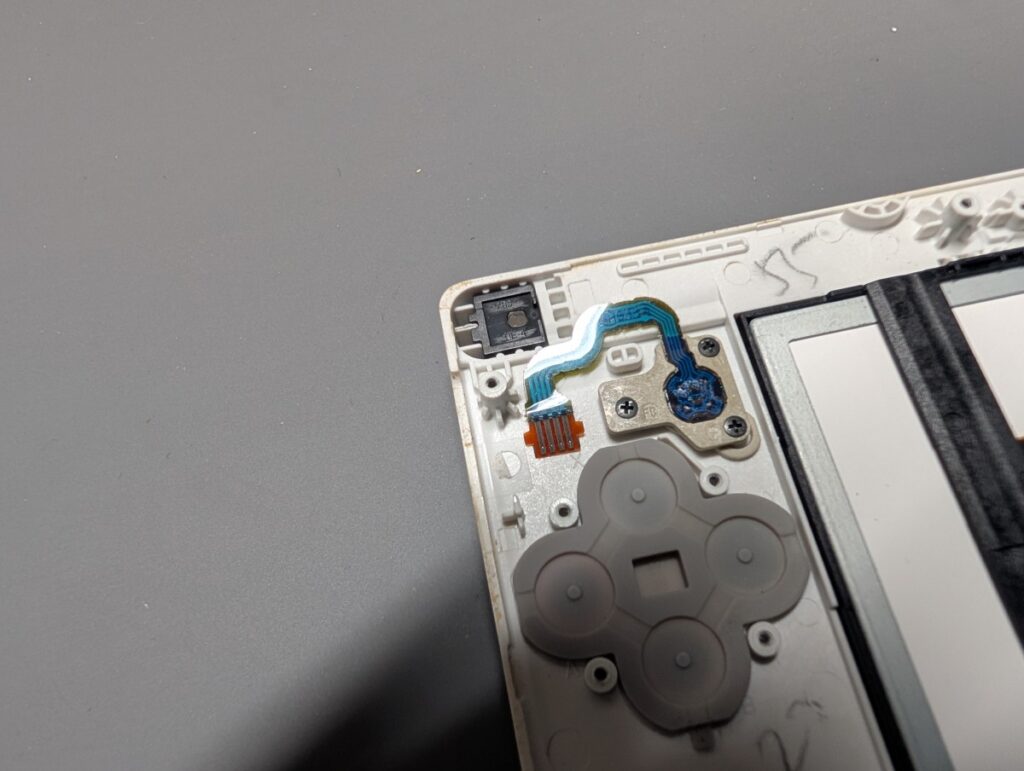 NEW3DSLLの上下の組み立て時の写真