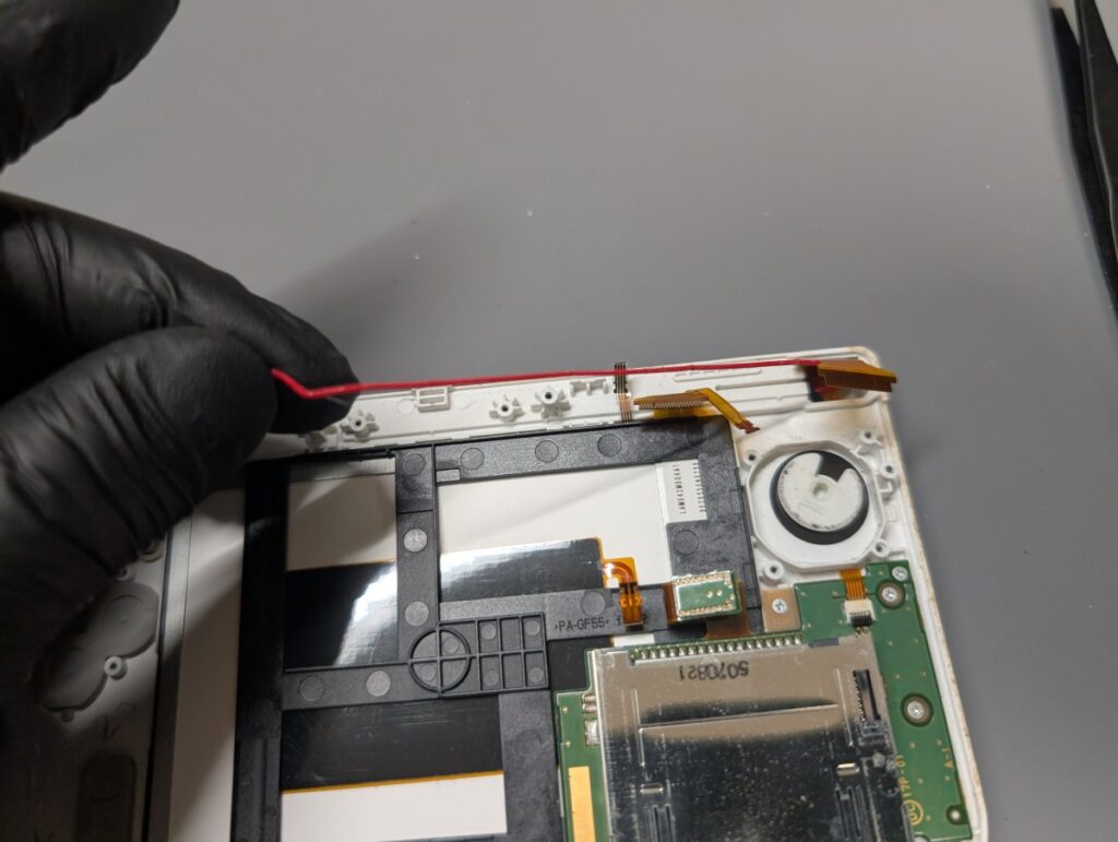 NEW3DSLLの上下の組み立て時の写真