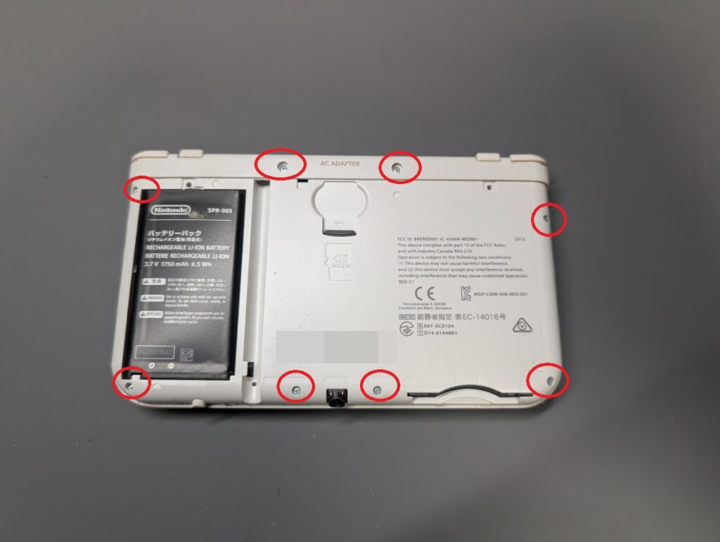 NEW3DSLLの裏側カバー取り外し時の写真