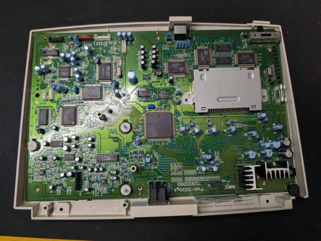 PCエンジンDUO-Rの基板修理後の組み立て時の写真