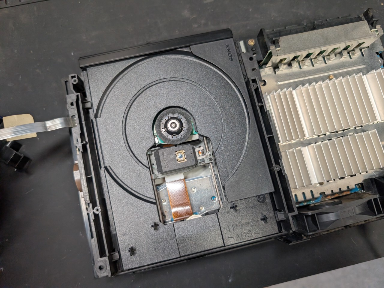 SCPH-30000のディスクドライブの写真