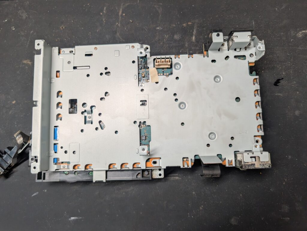 SCPH-39000のシールドプレートの写真