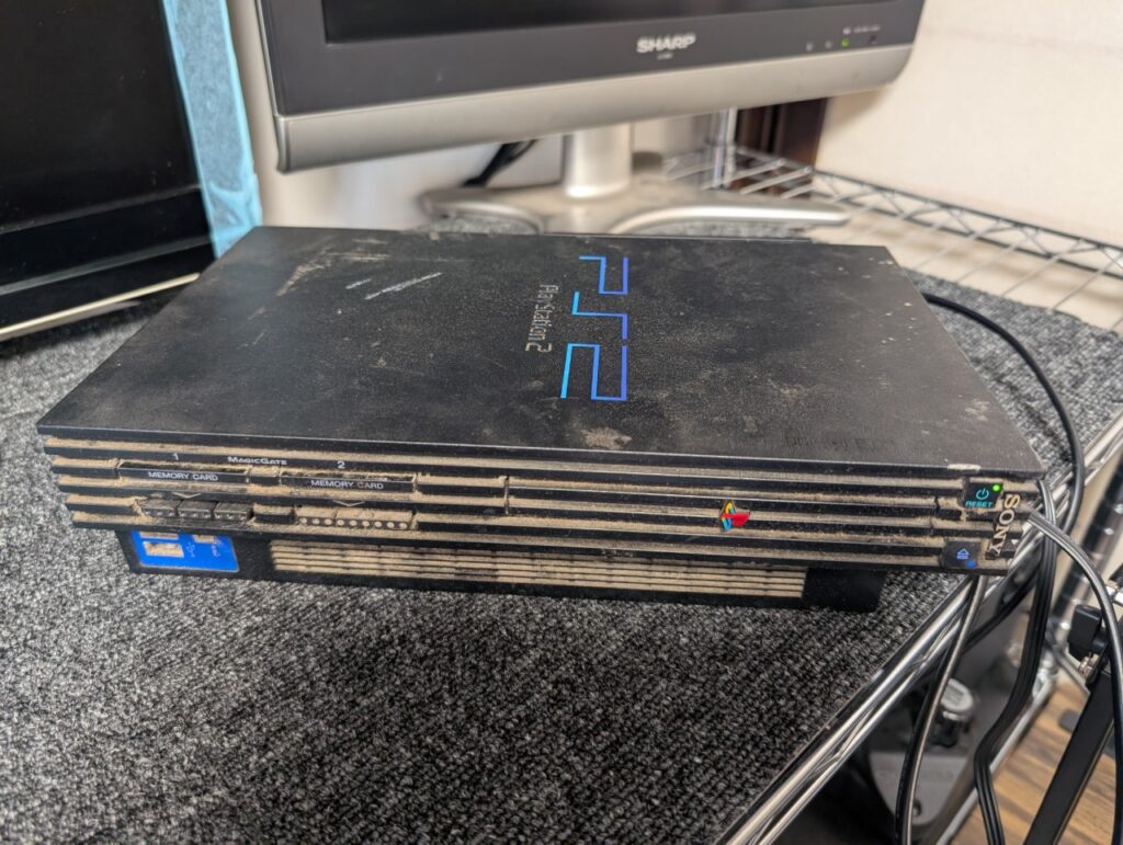 お預かり時のホコリが詰まったSCPH-39000の写真