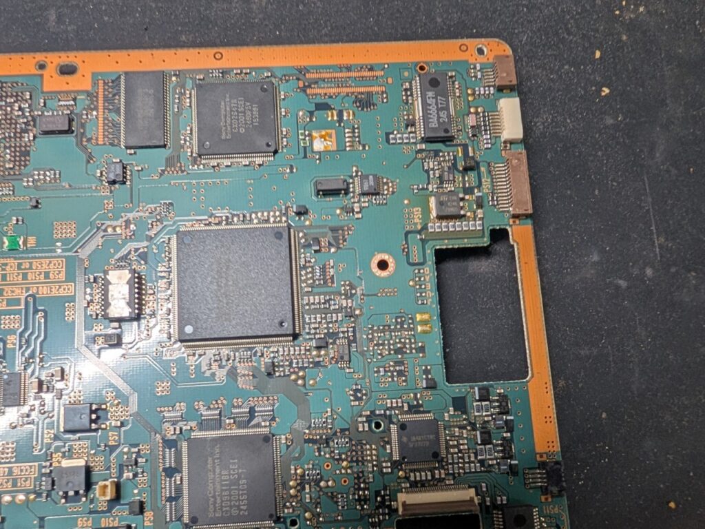 SCPH-39000のメイン基板修理時の写真