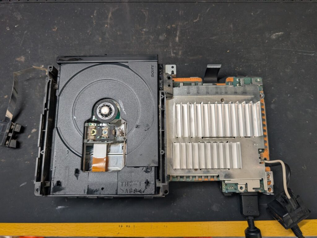 SCPH-39000のメイン基板修理後の動作点検時の写真