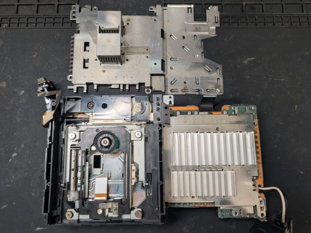 SCPH-39000のピックアップレンズ交換時の写真