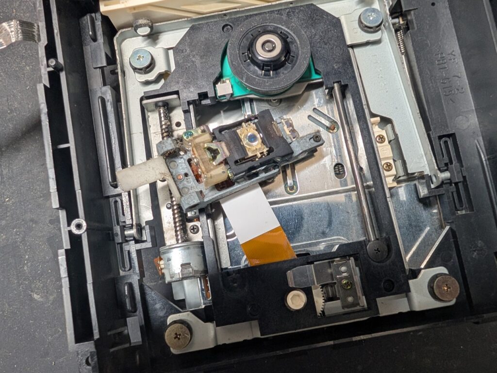 SCPH-39000のピックアップレンズ交換時の写真