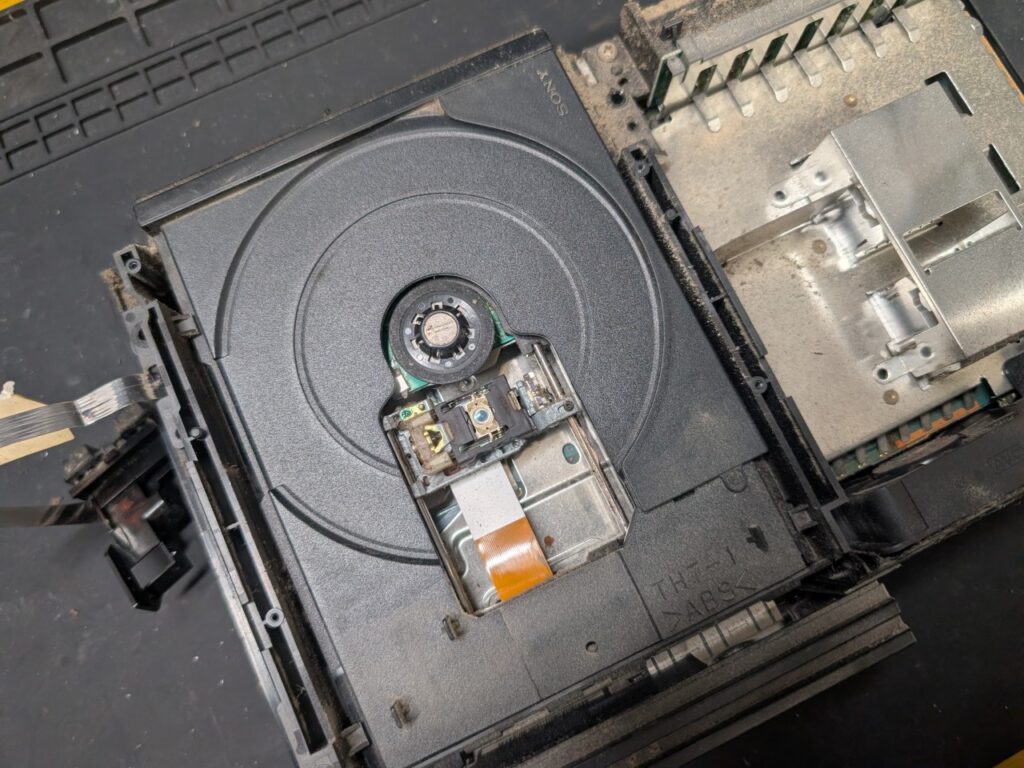 SCPH-39000のピックアップレンズの写真