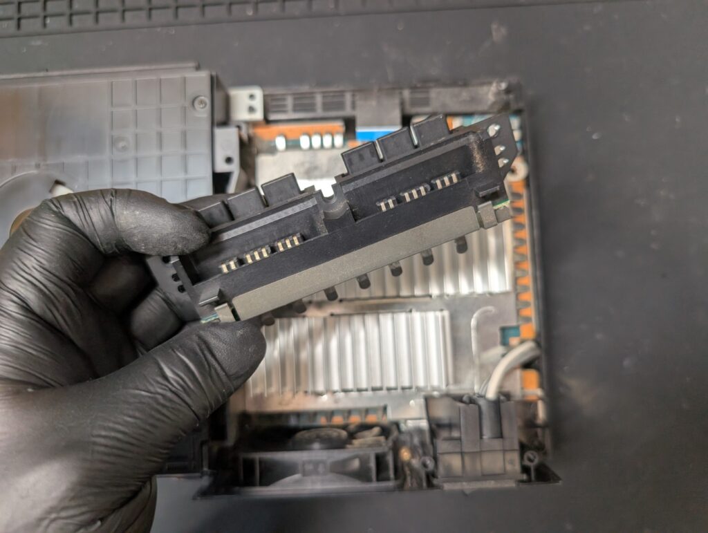 SCPH-50000のコントローラーポート交換時の写真