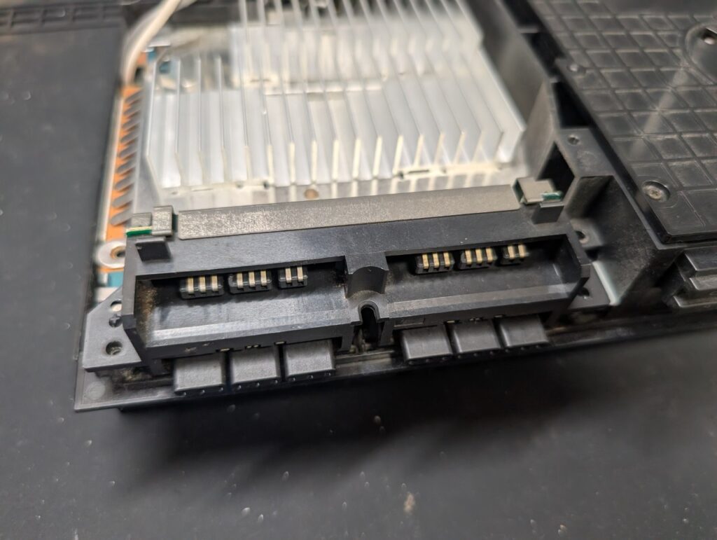 SCPH-50000のコントローラーポート交換後の写真