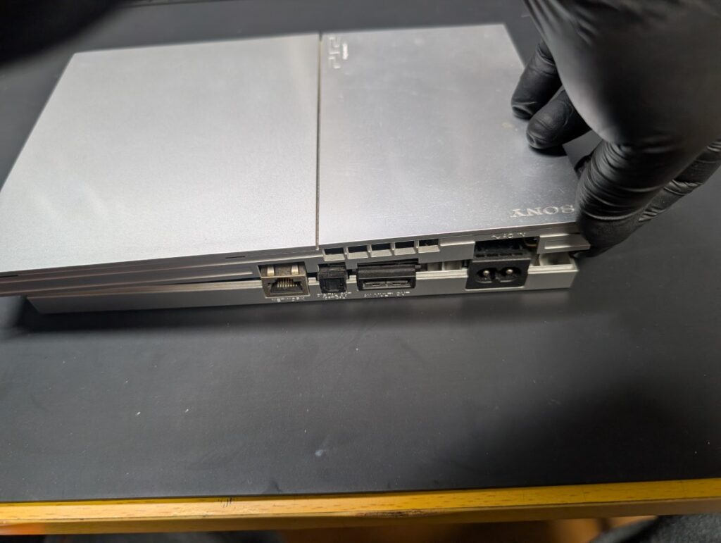 SCPH-90000の上部カバー取り外し時の写真